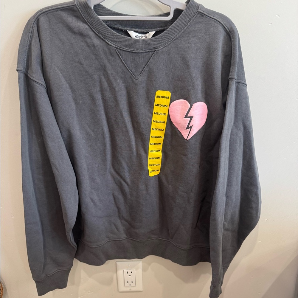 Wildfox Gray Sweater with Pink Heart size medium:)🍬